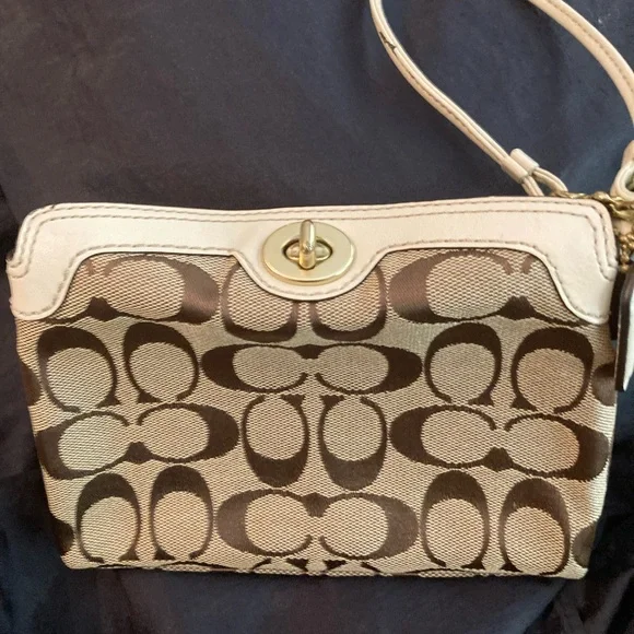 Vintage Coach Turn Lock Top Wristlet - Picture 2 of 7